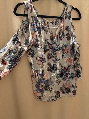Gypsies & Moondust White Cold-Shoulder Blouse with Blue & Red Floral Print